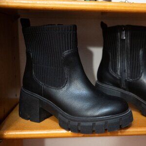 Torrid Chelsea Black Bootie Faux Leather Size 7